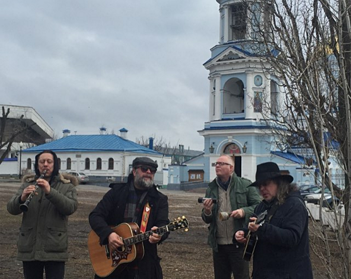 В Воронеже Борис Гребенщиков устроил мини-концерт у Покровского Храма